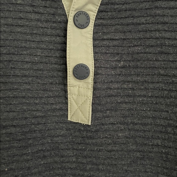 Southern Tide Men's XL navy blue and gray trim Sweater with Button Collar. - Picture 2 of 5